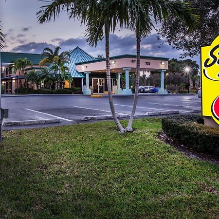 Super 8 By Wyndham North Palm Beach Eksteriør bilde