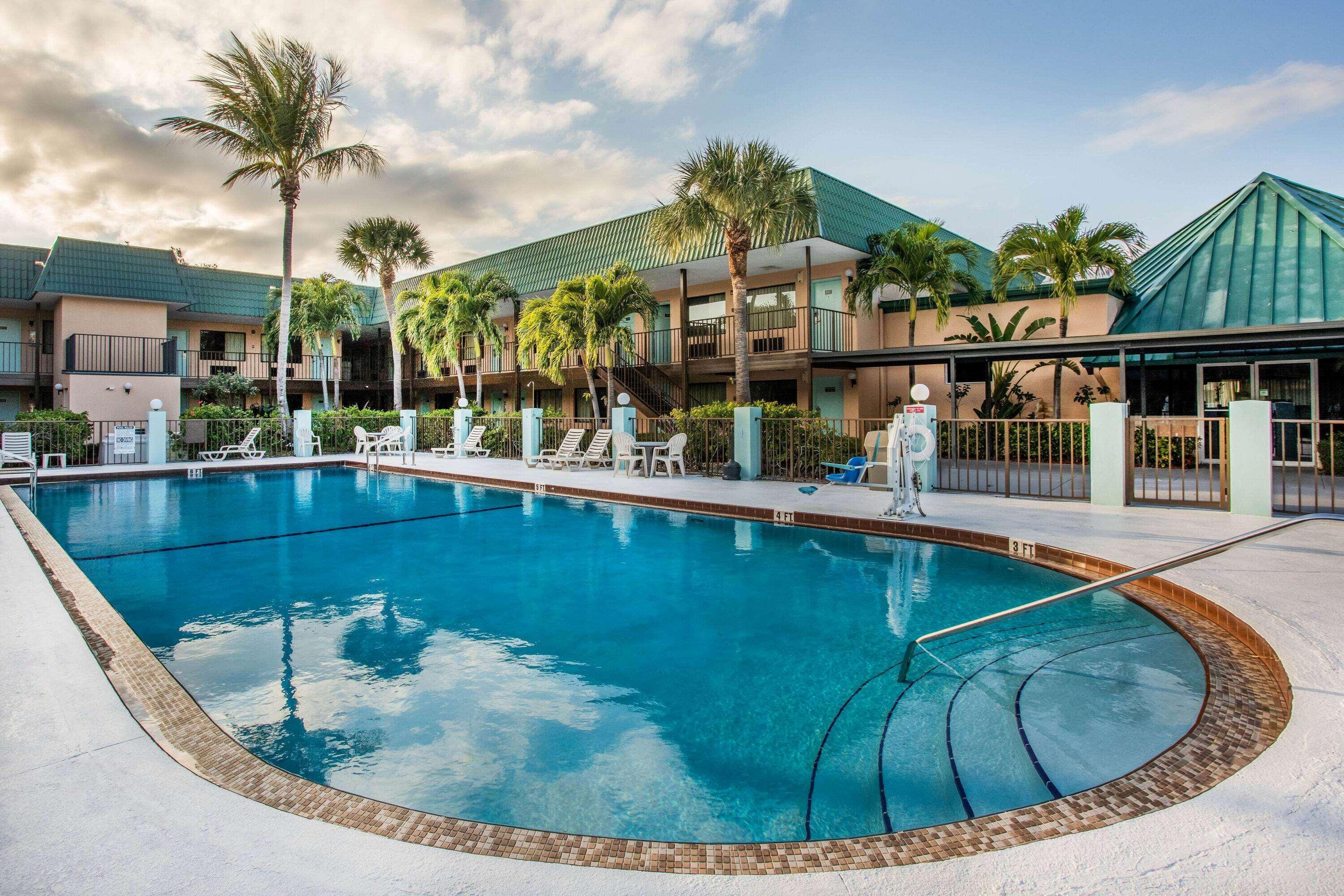 Super 8 By Wyndham North Palm Beach Eksteriør bilde