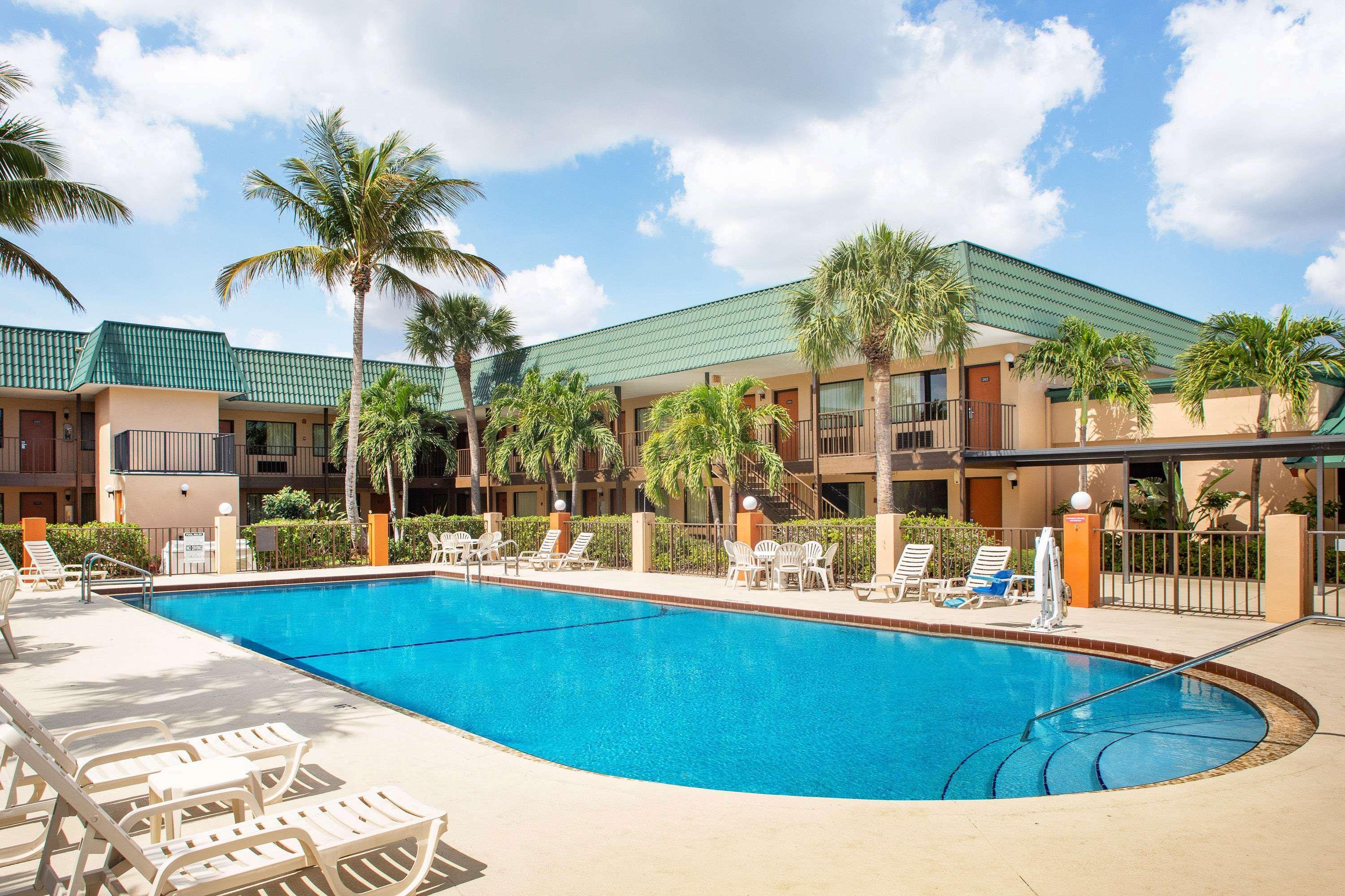 Super 8 By Wyndham North Palm Beach Eksteriør bilde