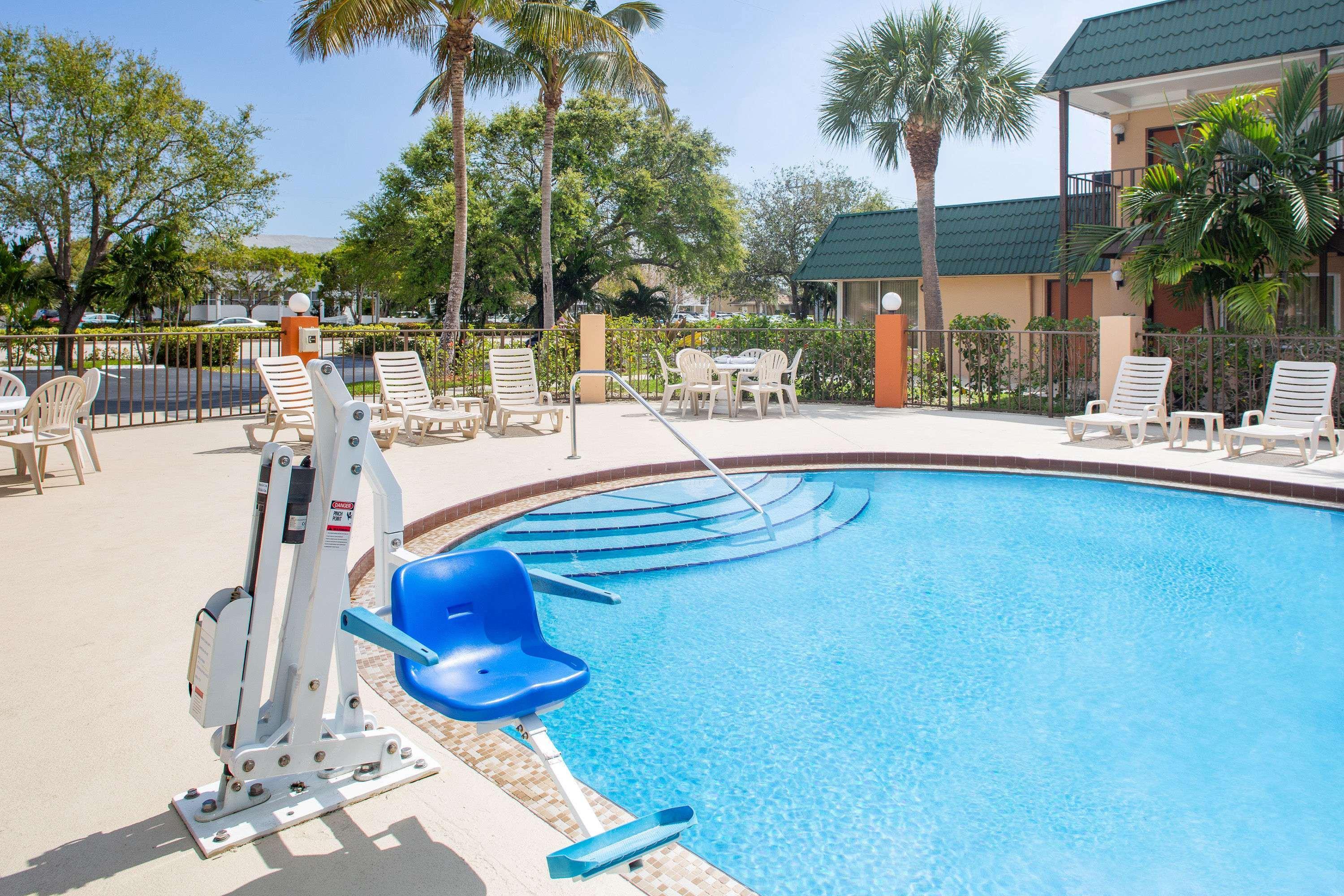 Super 8 By Wyndham North Palm Beach Eksteriør bilde