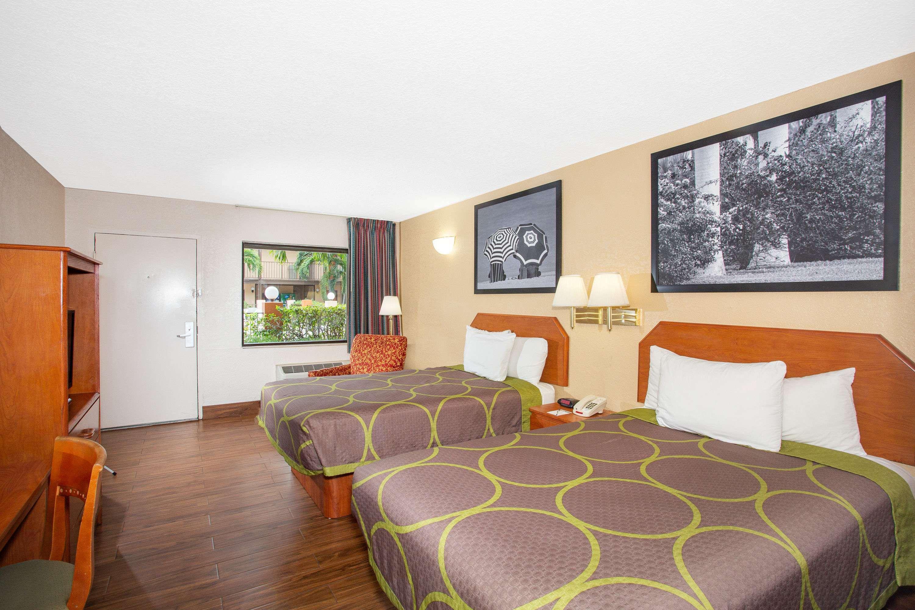 Super 8 By Wyndham North Palm Beach Eksteriør bilde