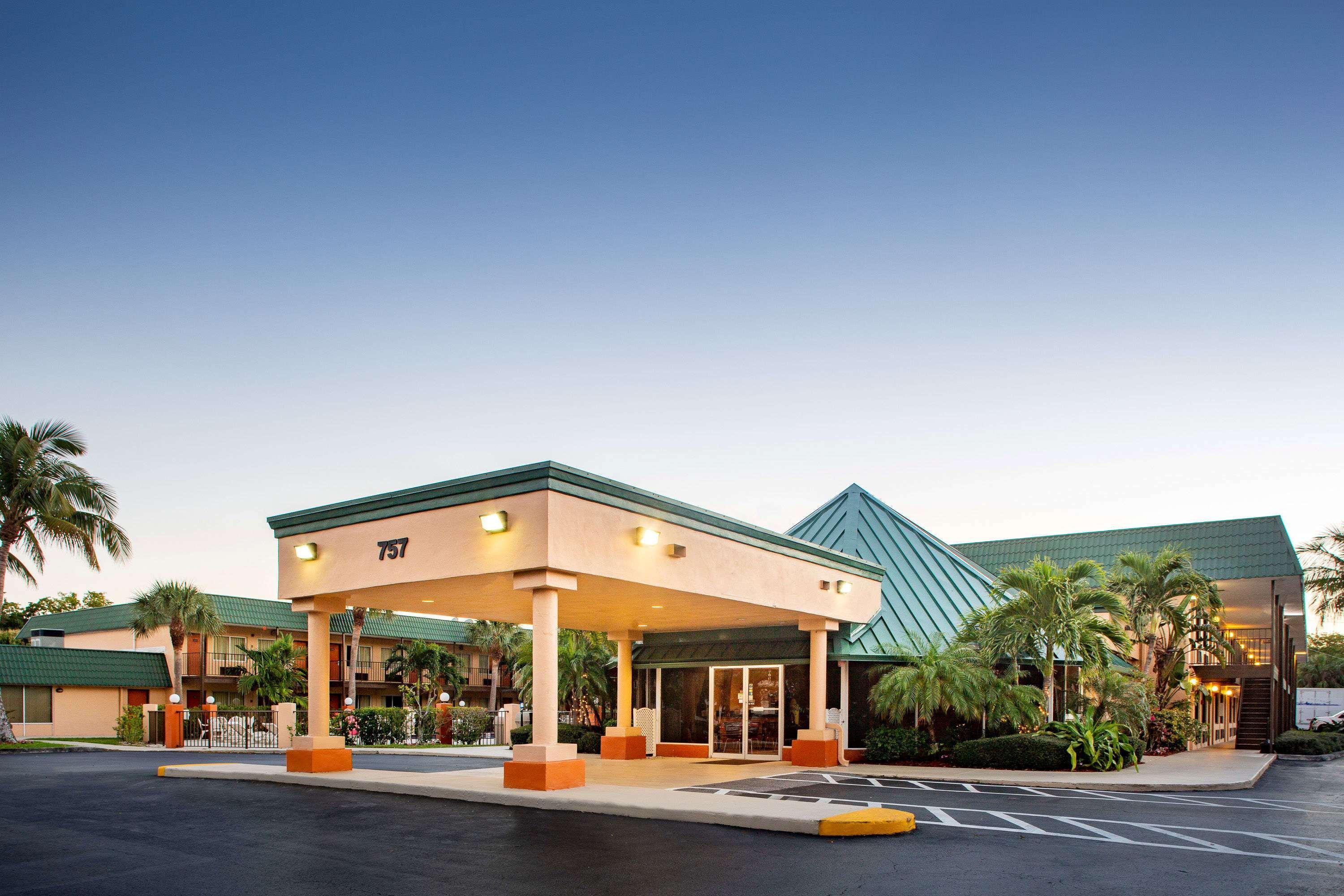 Super 8 By Wyndham North Palm Beach Eksteriør bilde