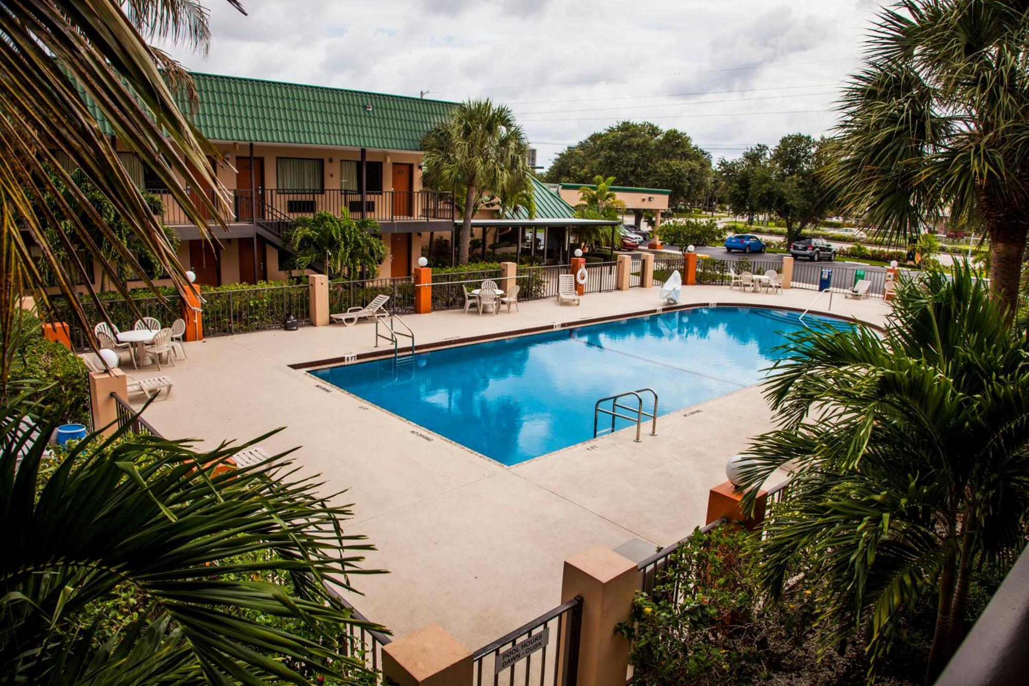 Super 8 By Wyndham North Palm Beach Eksteriør bilde