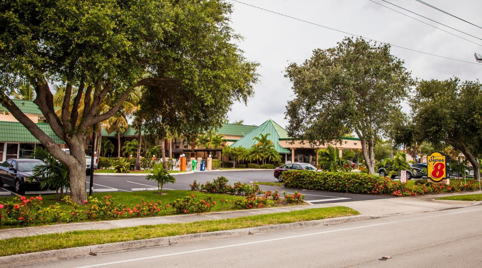 Super 8 By Wyndham North Palm Beach Eksteriør bilde