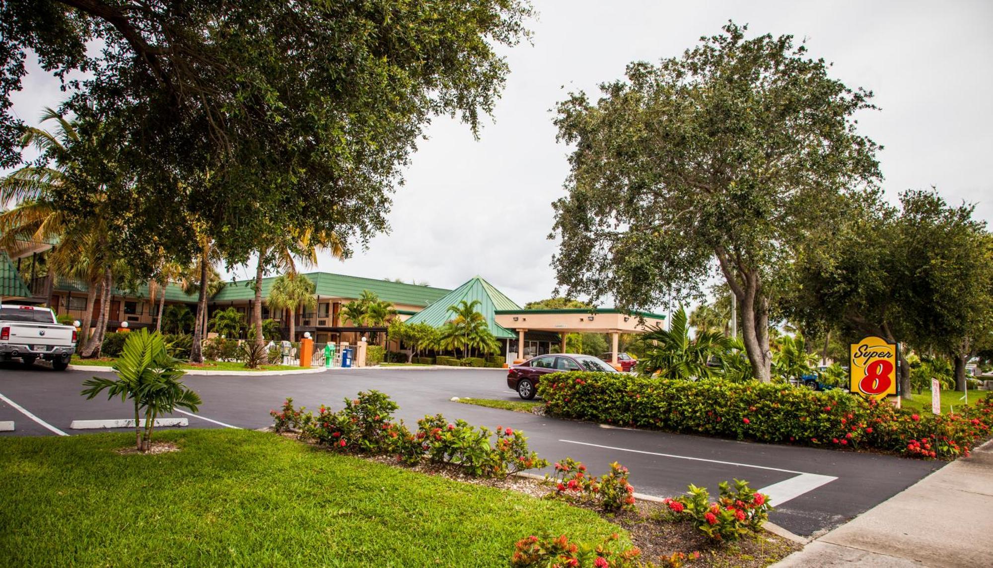 Super 8 By Wyndham North Palm Beach Eksteriør bilde